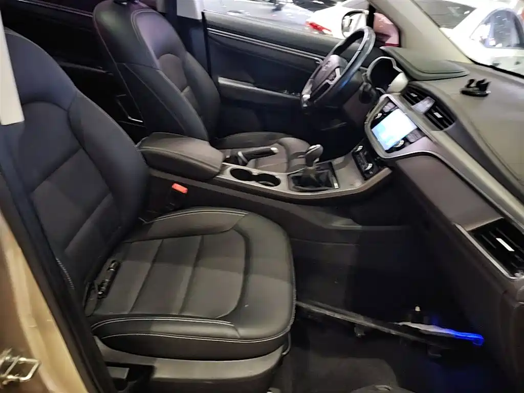 Geely Emgrand GS 2017 — фото 25