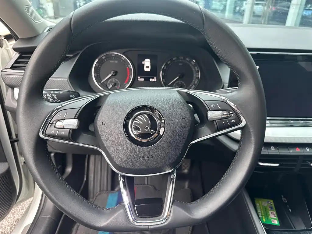 Skoda Octavia 2023 — фото 12