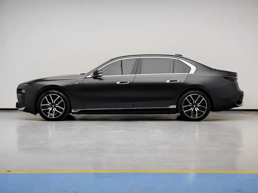 BMW i7 2023 — фото 9