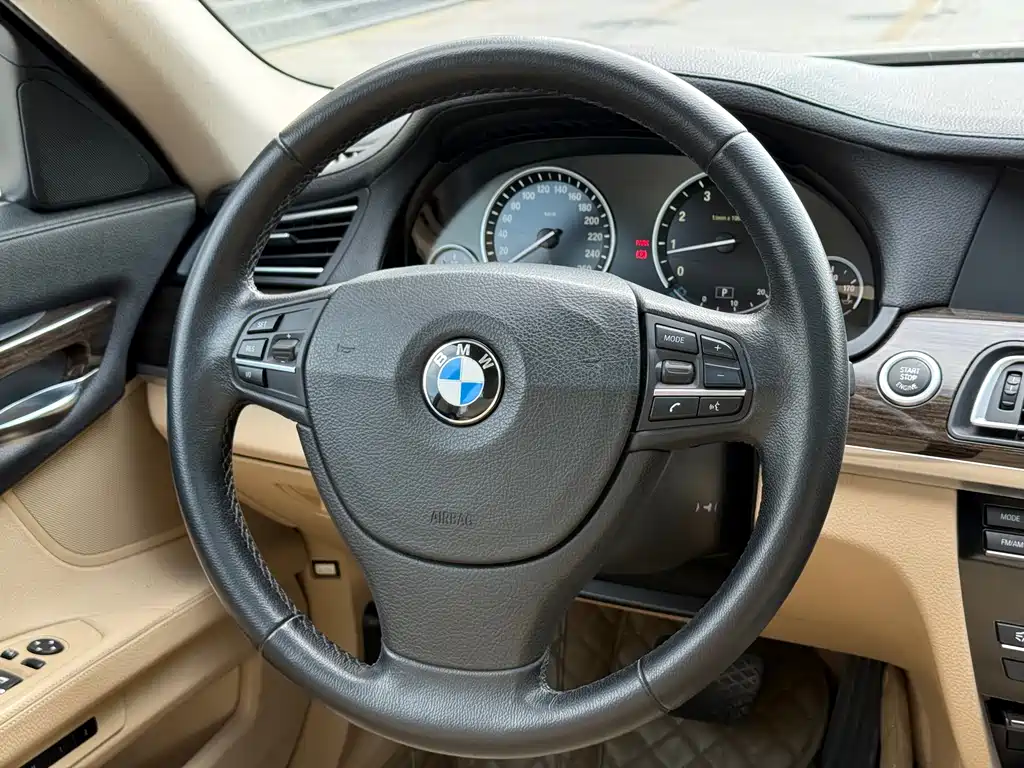 BMW 7 Series 2011 — фото 23
