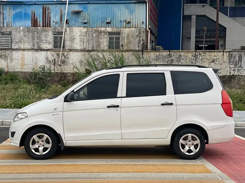 Wuling Hongguang 2018 — фото 15