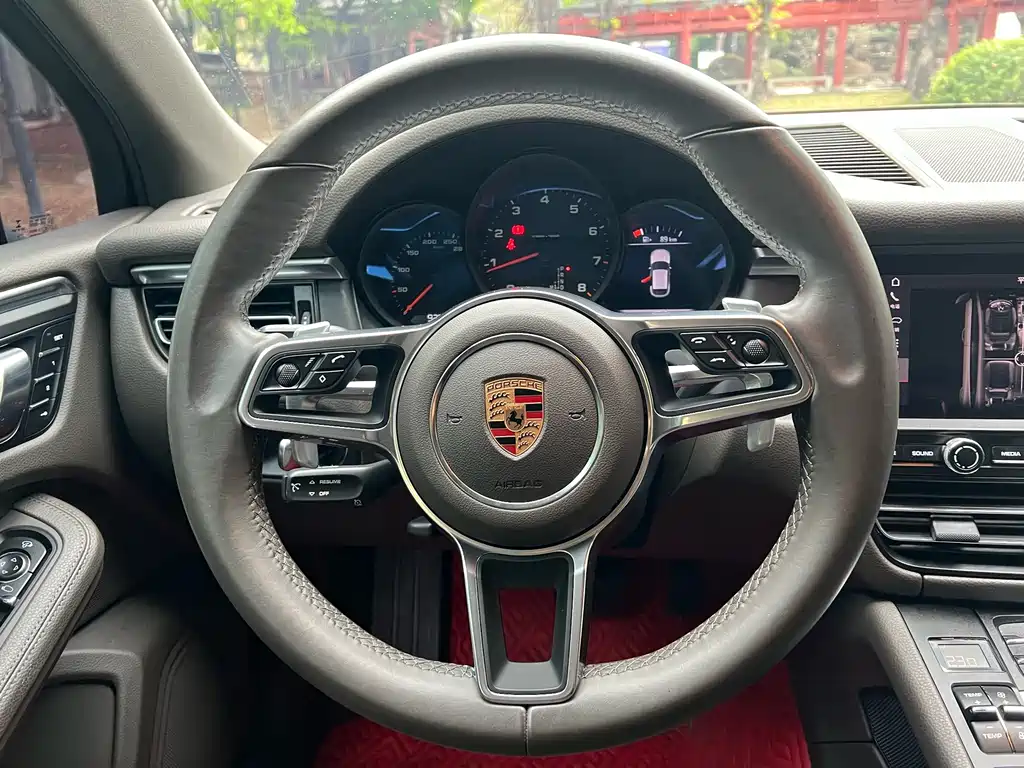 Porsche Macan 2019 — фото 15