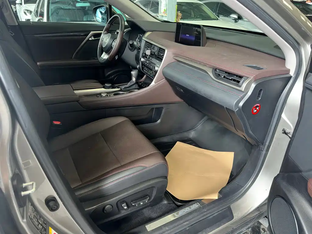 Lexus RX 2018 — фото 16