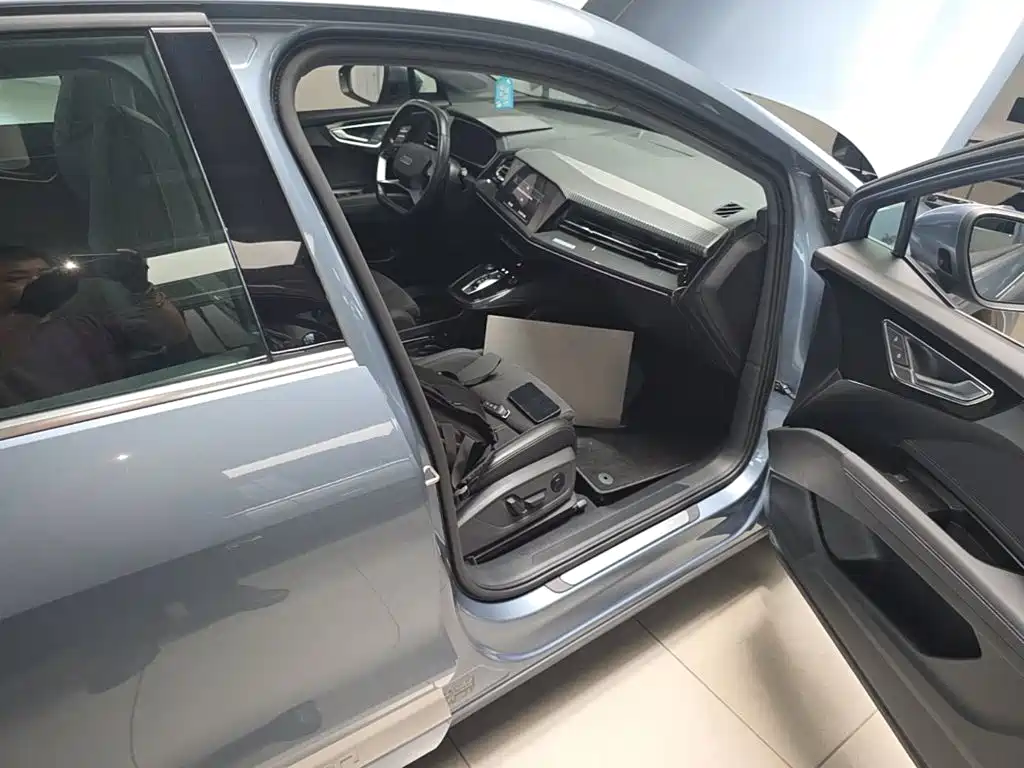 Audi Q4 E-Tron 2023 — фото 11