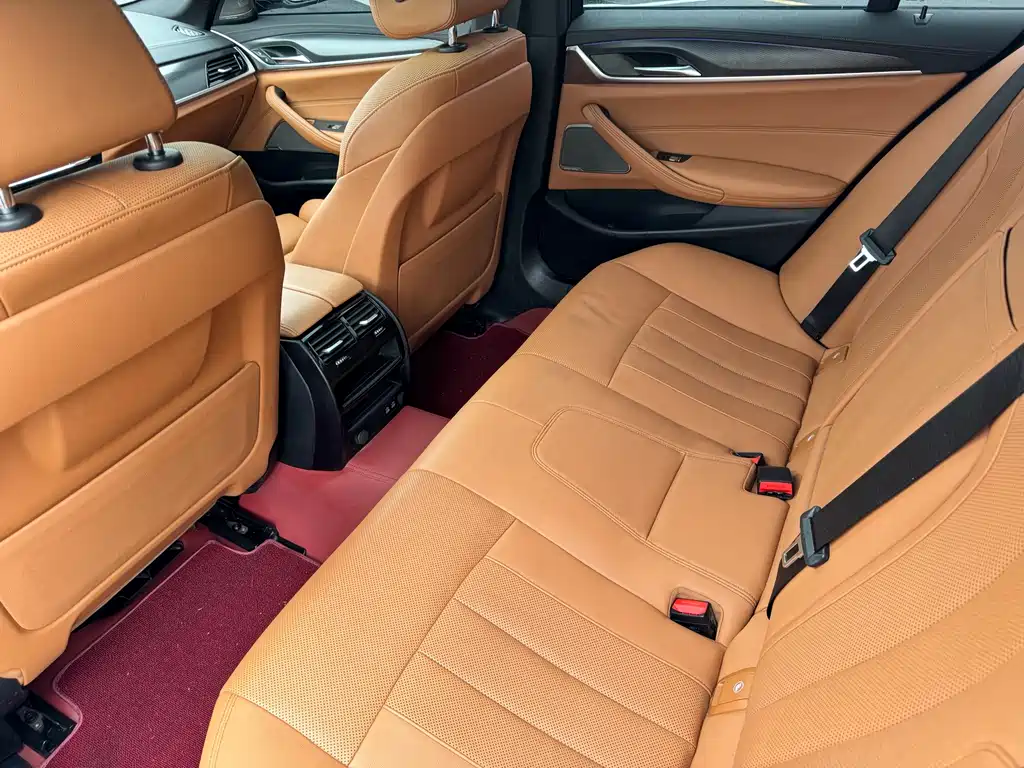 BMW 5 Series 2021 — фото 12