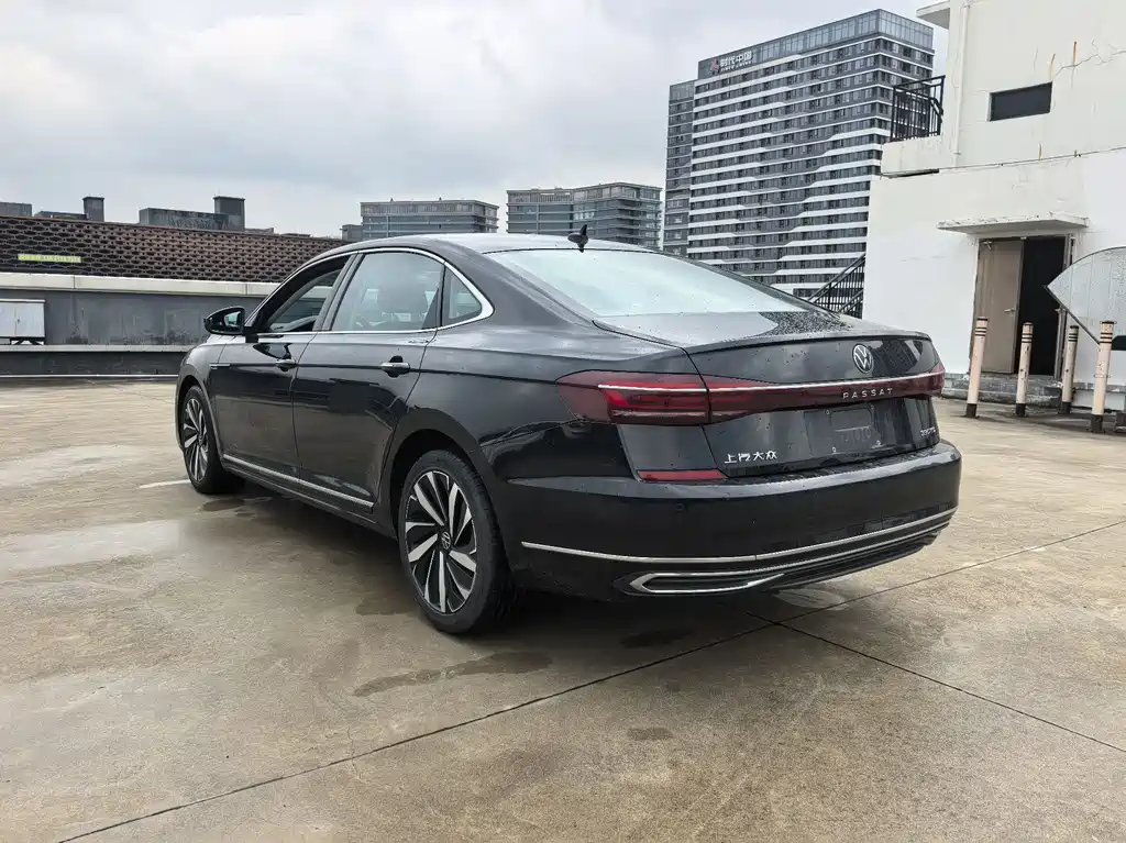 Volkswagen Passat 2022 — фото 16