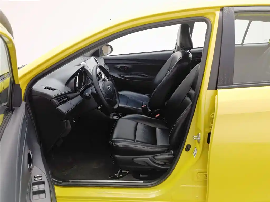 Toyota Yaris L 2019 — фото 10