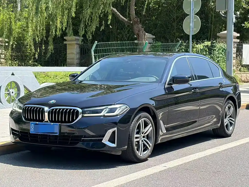 BMW 5 Series 2022 — фото 1