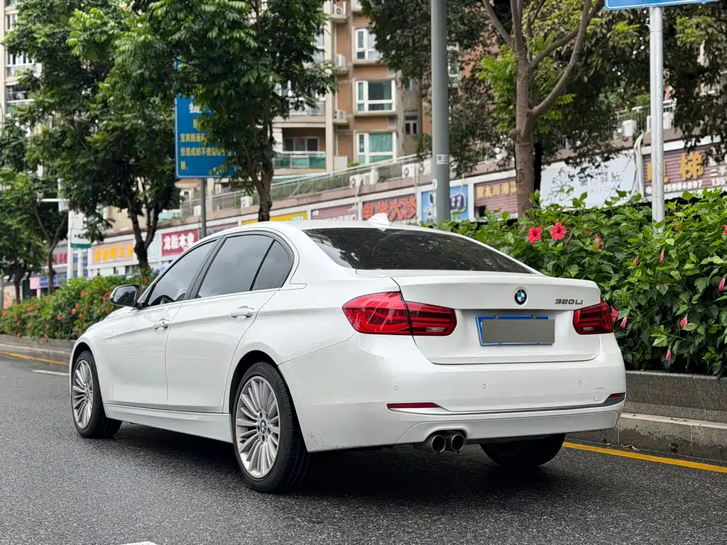 BMW 3 Series 2018 — фото 11