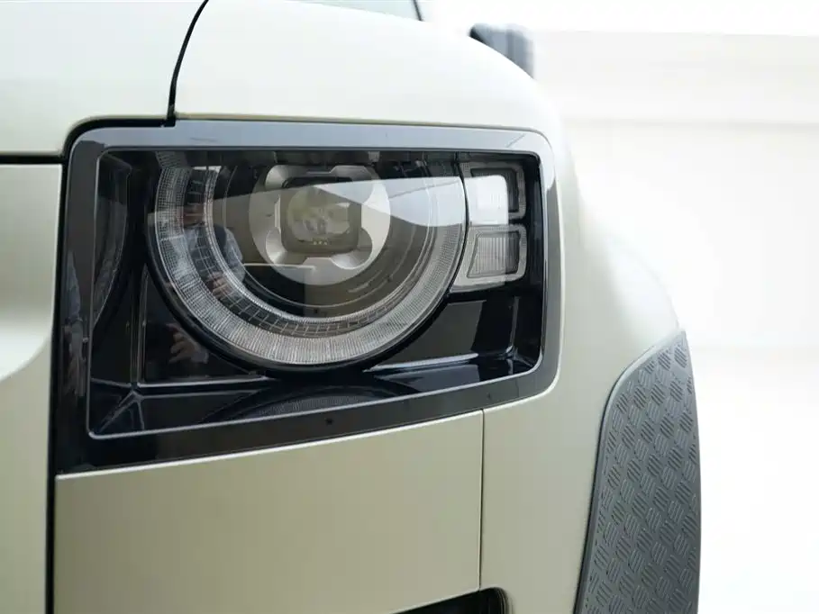 Land Rover Defender 2022 — фото 15