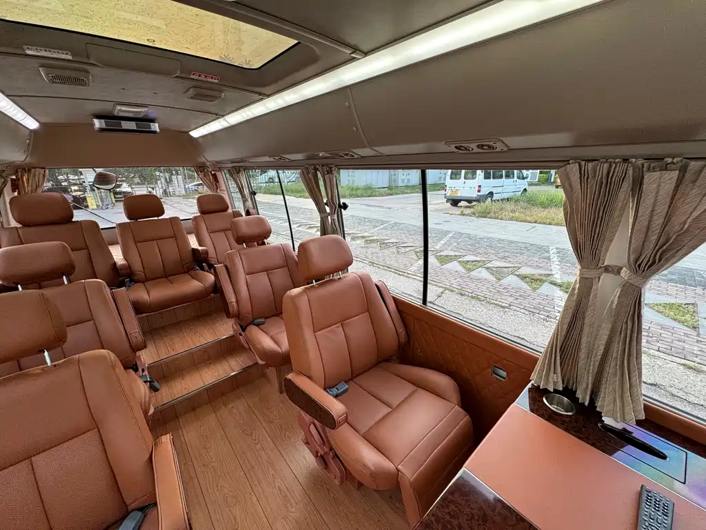 Toyota Coaster 2015 — фото 15