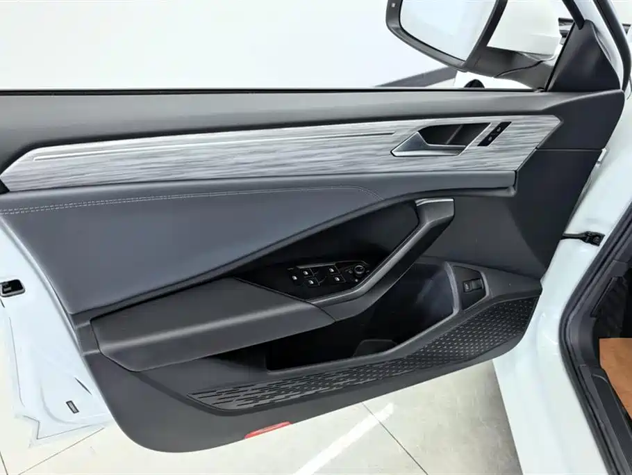 Volkswagen Sagitar 2023
