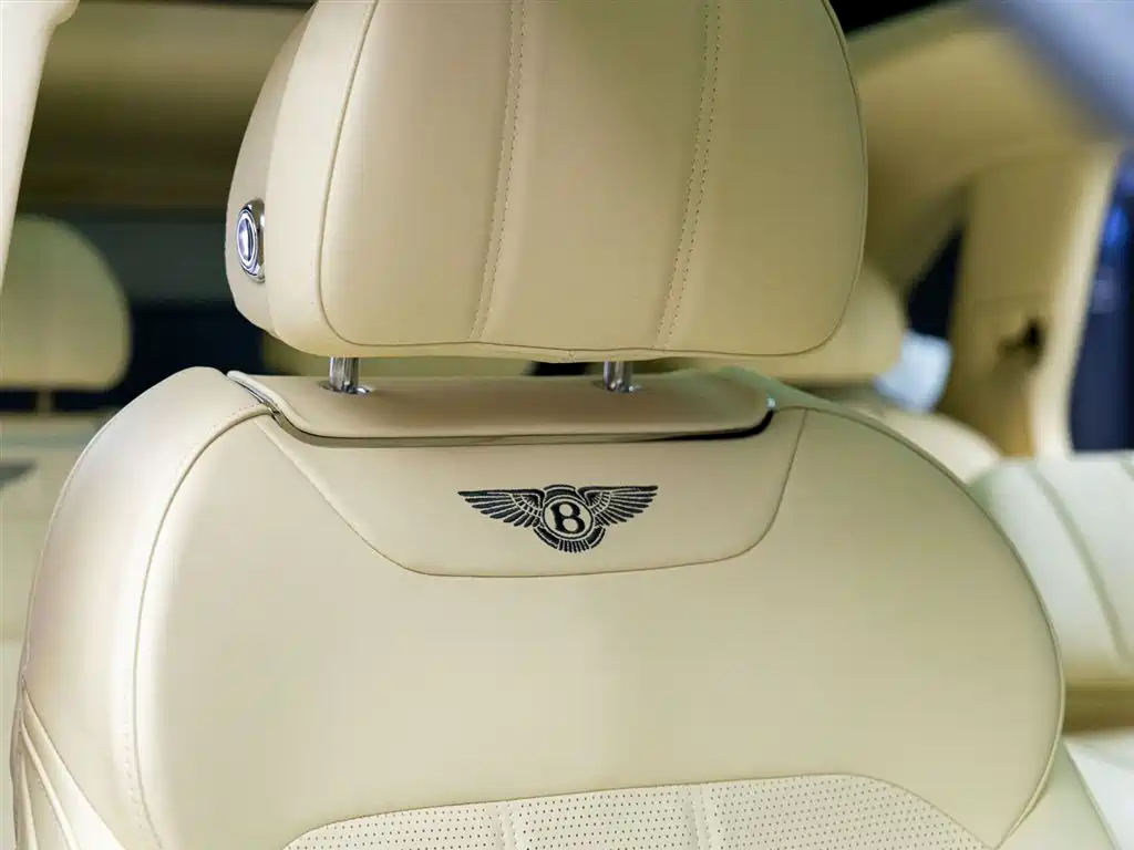 Bentley Bentayga 2020 — фото 16