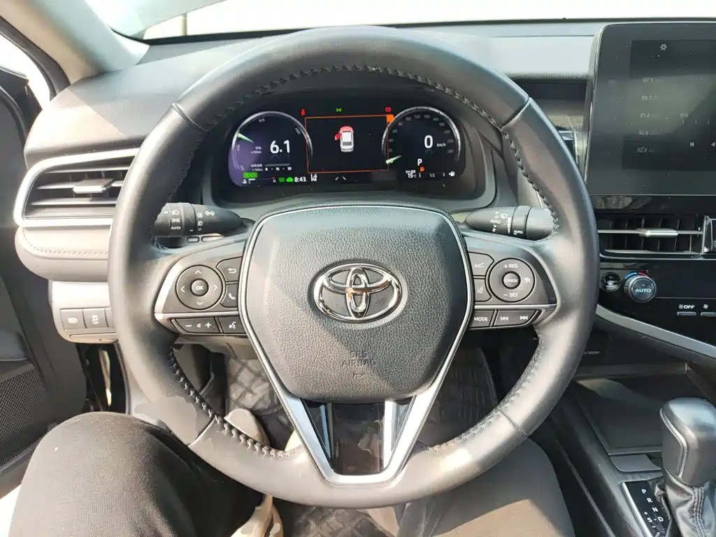 Toyota Camry 2023 — фото 7