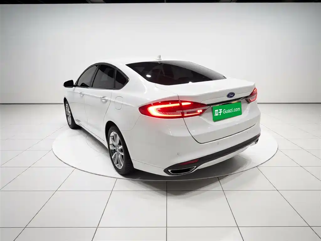 Ford Mondeo 2017 — фото 23