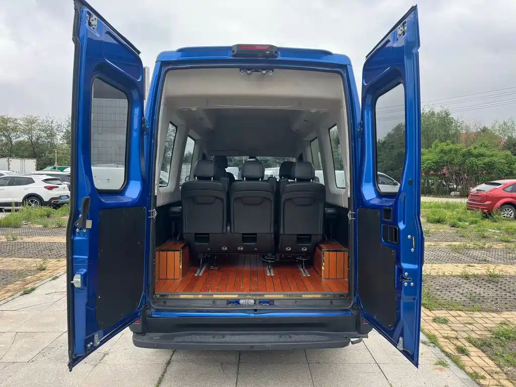 IVECO Ousheng 2019 — фото 12