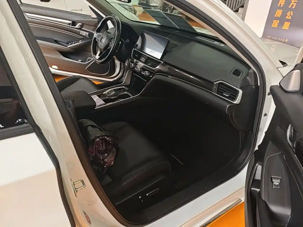 Honda Accord 2022 — фото 11
