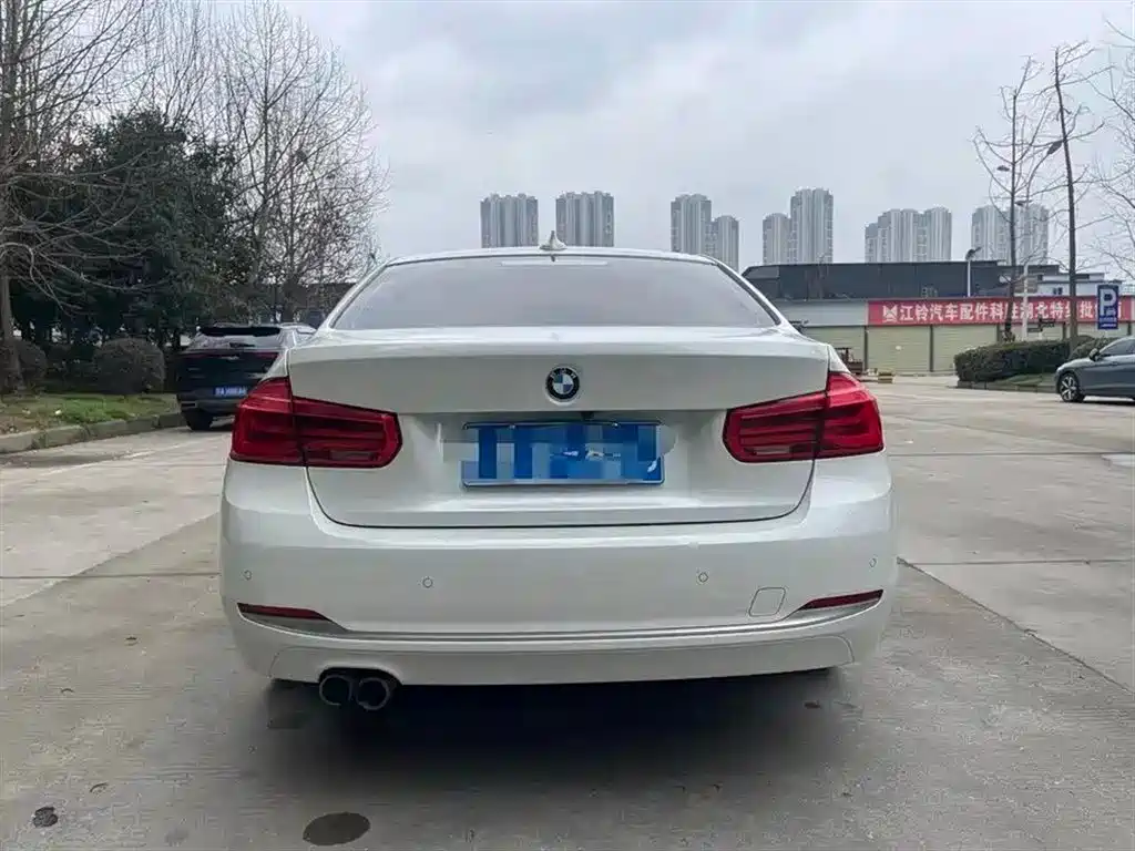 BMW 3 Series 2017 — фото 15