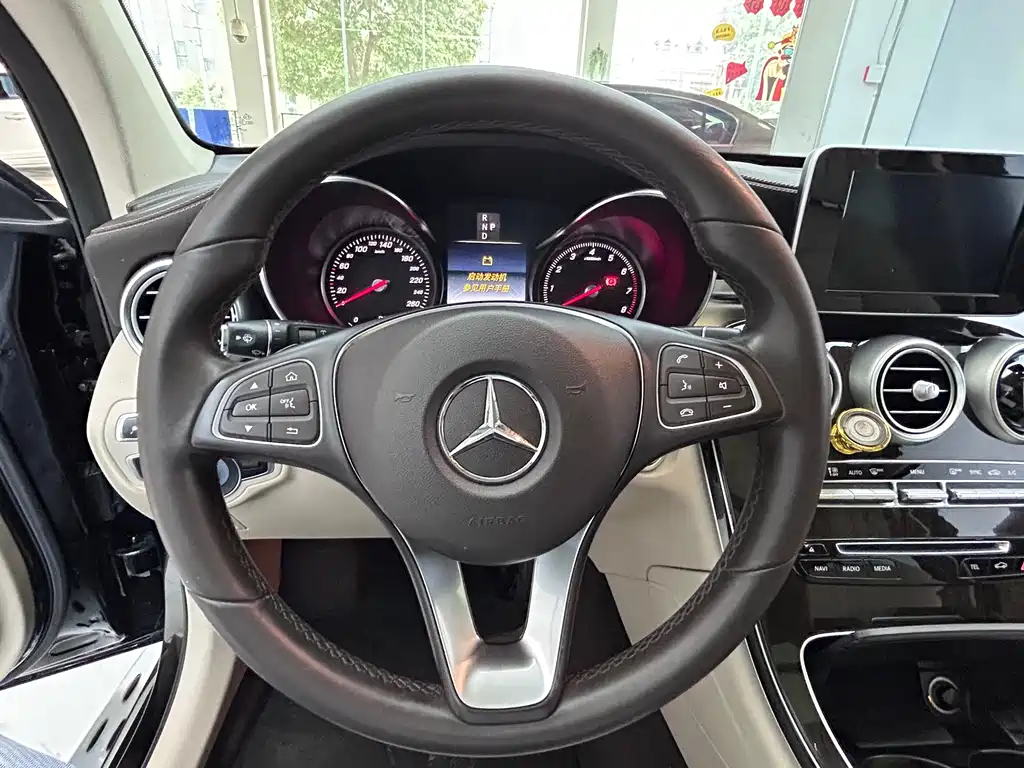 Mercedes-Benz GLC 2018 — фото 14
