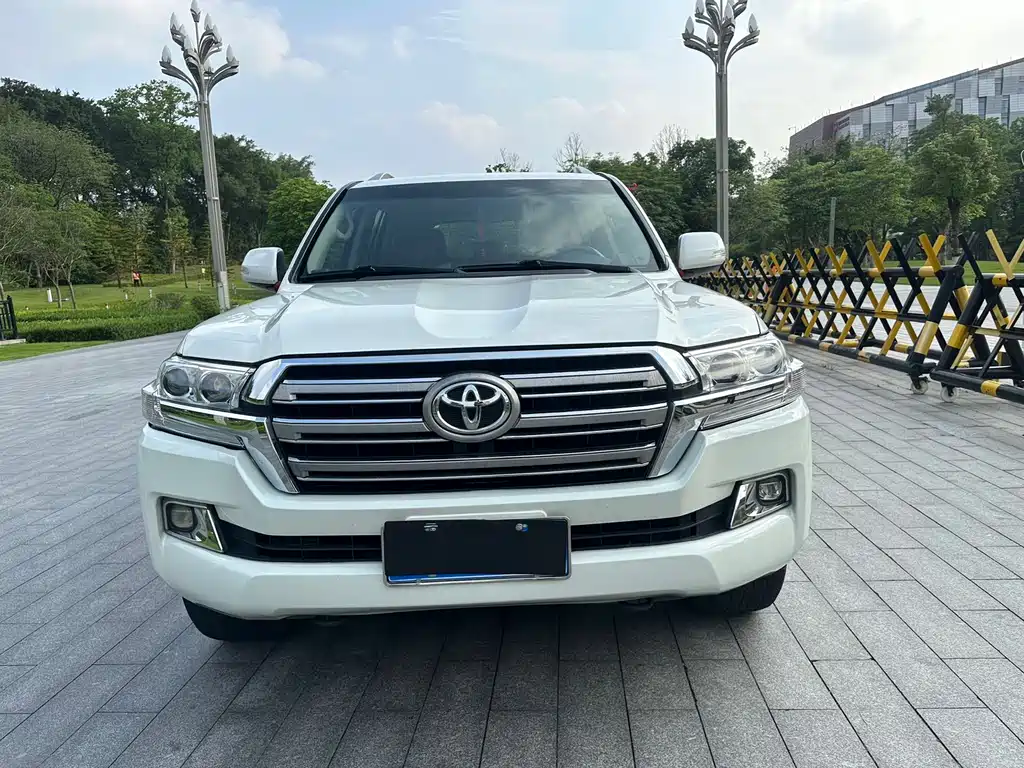 Toyota Land Cruiser 2016 — фото 10