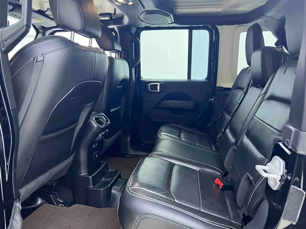 Jeep Wrangler 2021 — фото 12