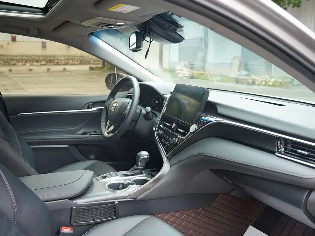Toyota Camry 2023 — фото 11