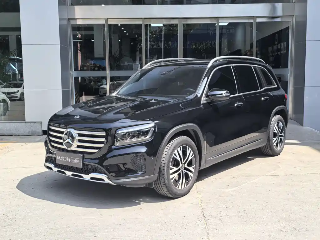 Mercedes-Benz GLB 2024 — фото 1