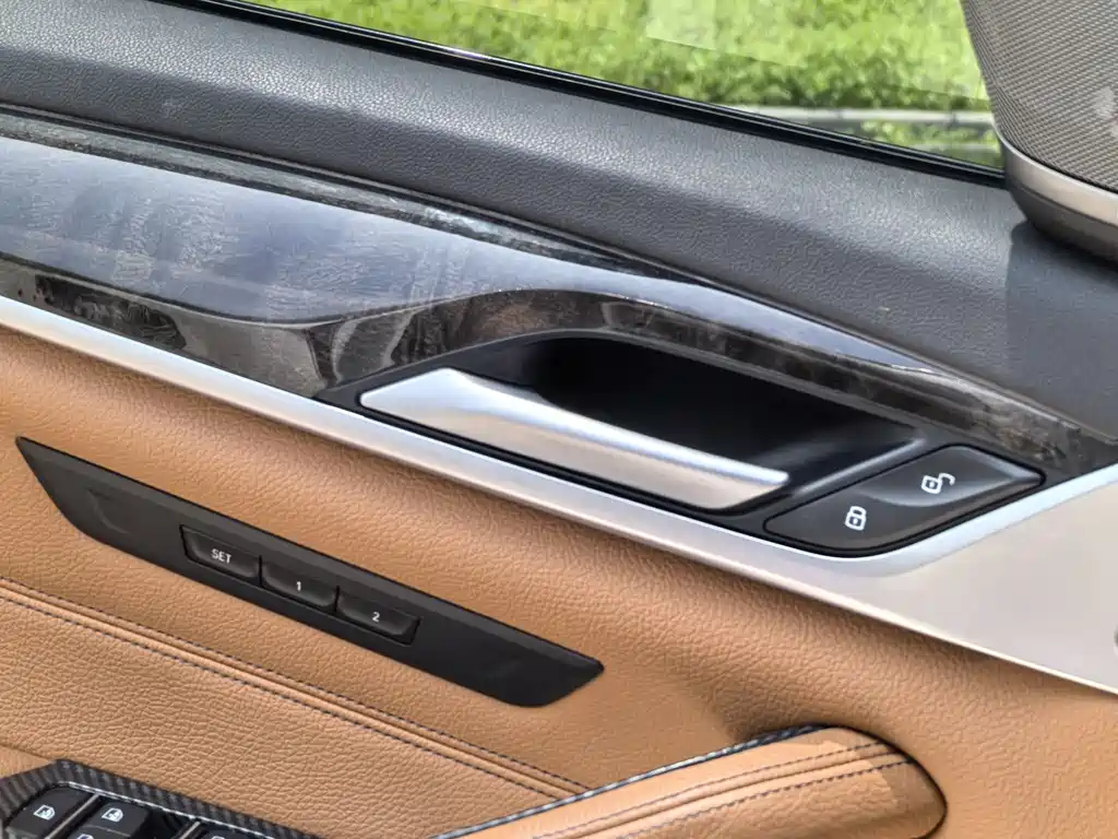 BMW 5 Series 2018 — фото 18
