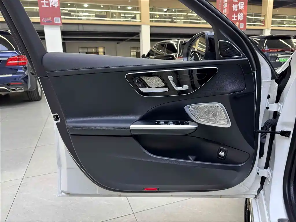 Mercedes-Benz C-Class 2024 — фото 15