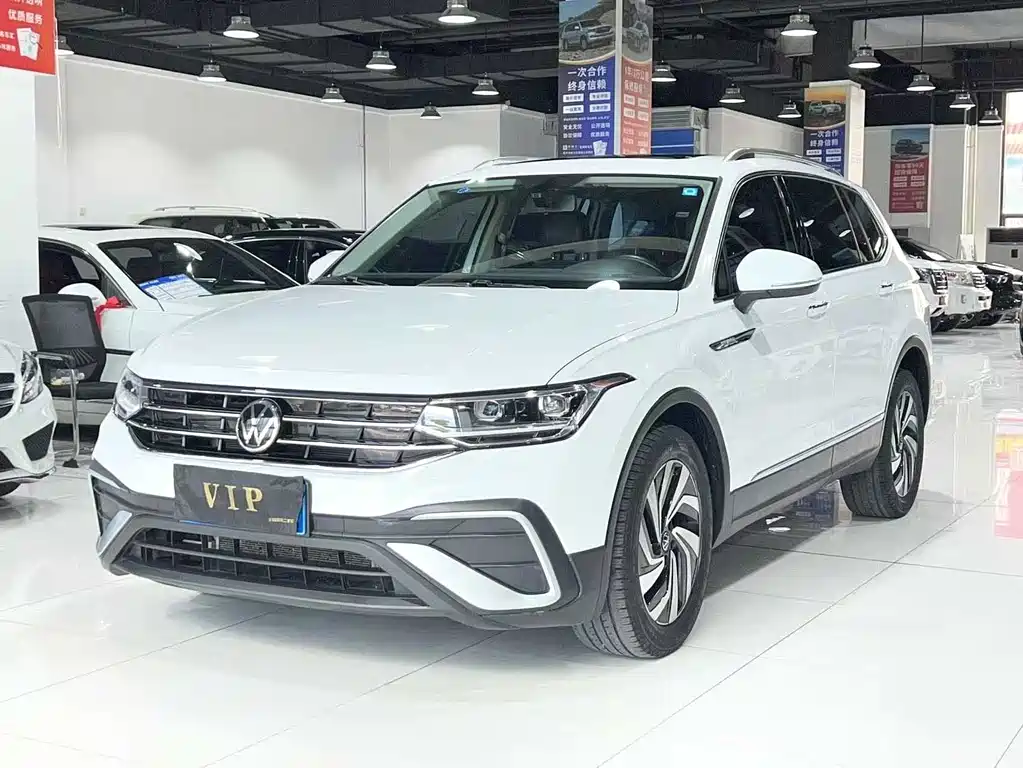 Volkswagen Tiguan L 2023 — фото 1