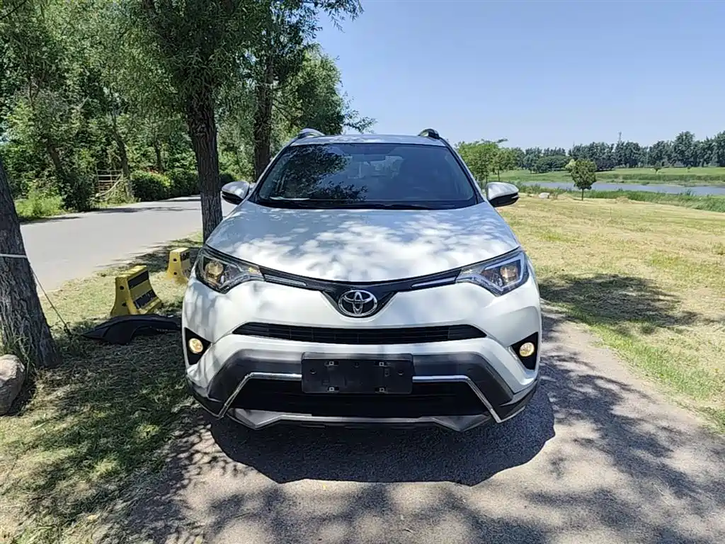 Toyota RAV4 2019 — фото 3
