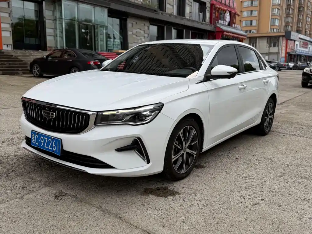 Geely Emgrand 2022