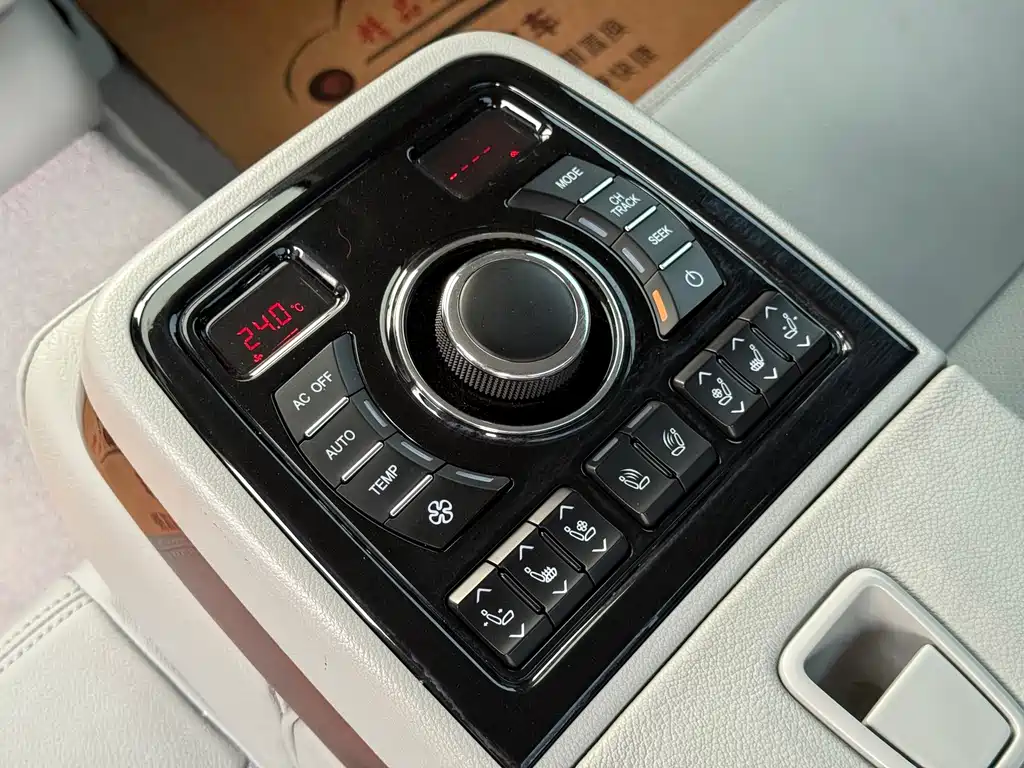 Hongqi H7 2015 — фото 10