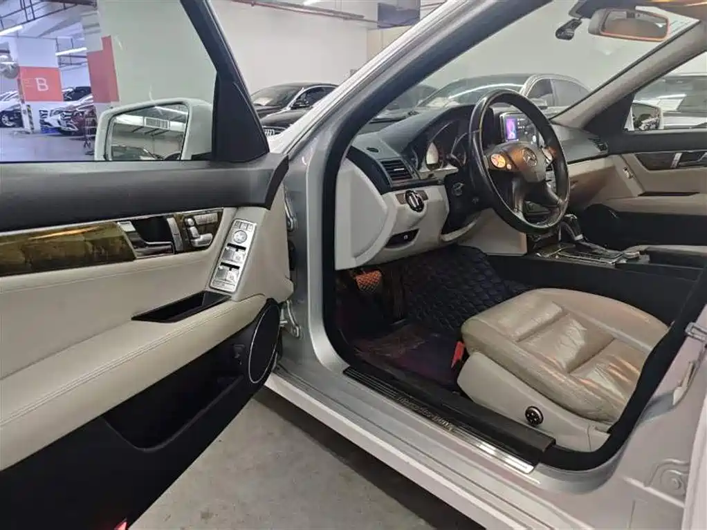 Mercedes-Benz C-Class 2010