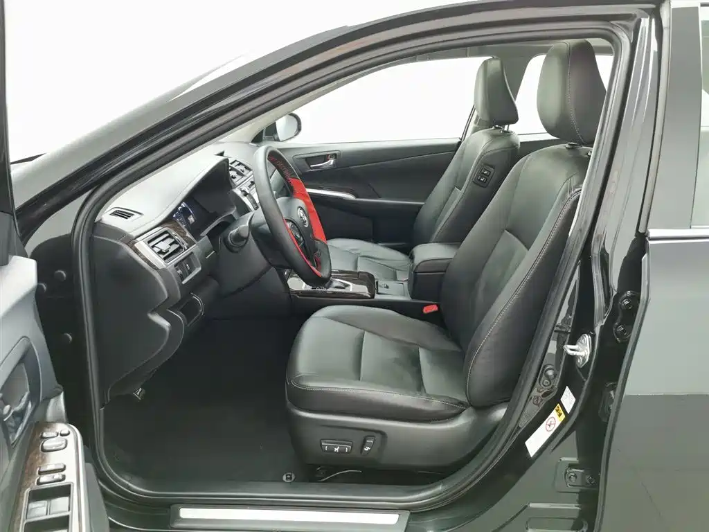 Toyota Camry 2017 — фото 10