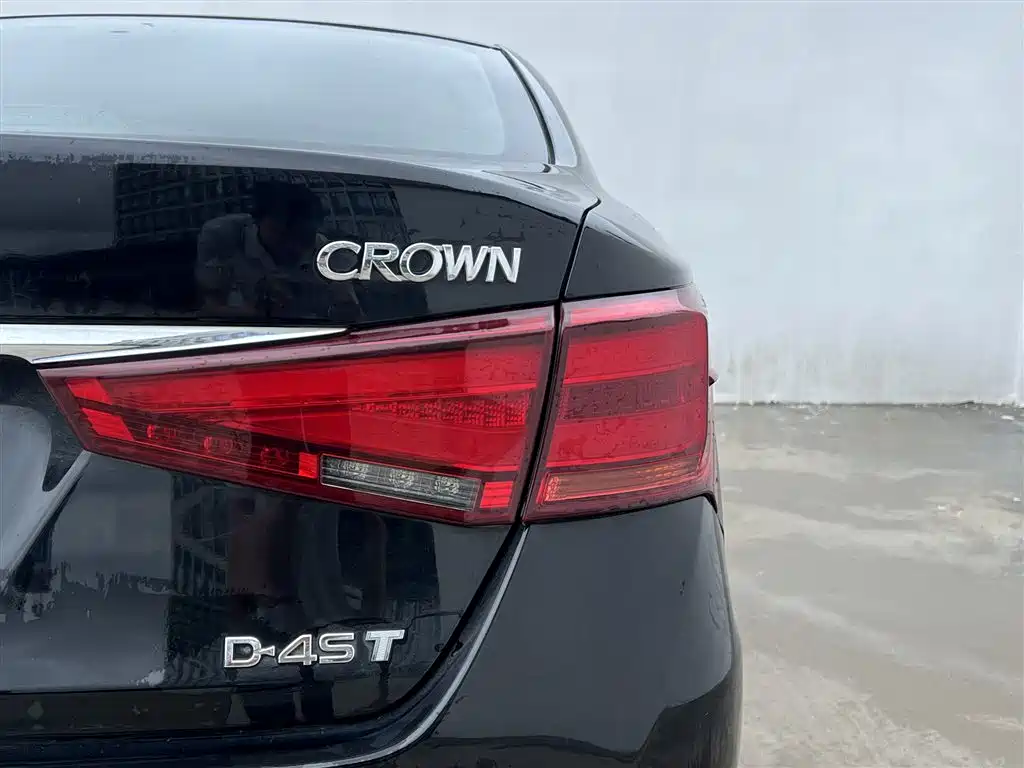 Toyota Crown 2018 — фото 16