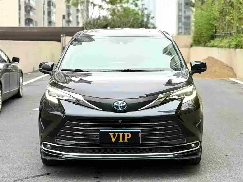 Toyota Sienna 2023 — фото 7