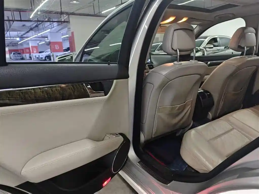 Mercedes-Benz C-Class 2010