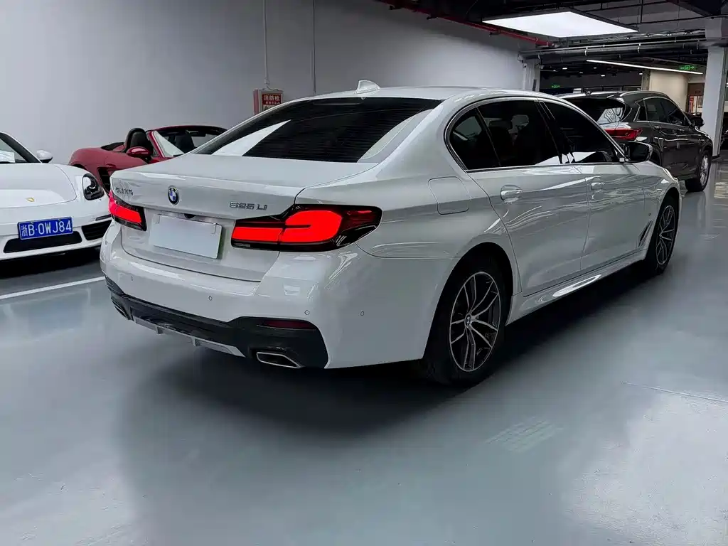BMW 5 Series 2021 — фото 9