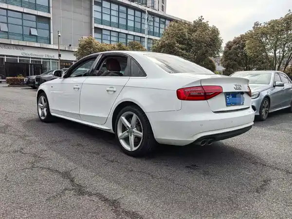 Audi A4L 2015