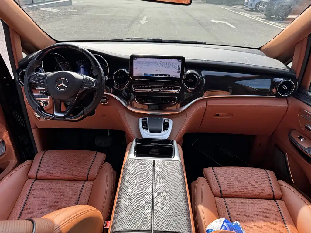 Mercedes-Benz V-Class 2023 — фото 14