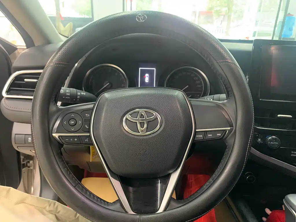 Toyota Camry 2023 — фото 7