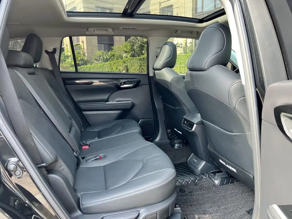 Toyota Highlander 2022 — фото 10