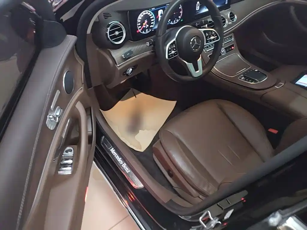 Mercedes-Benz E-Class 2019 — фото 16
