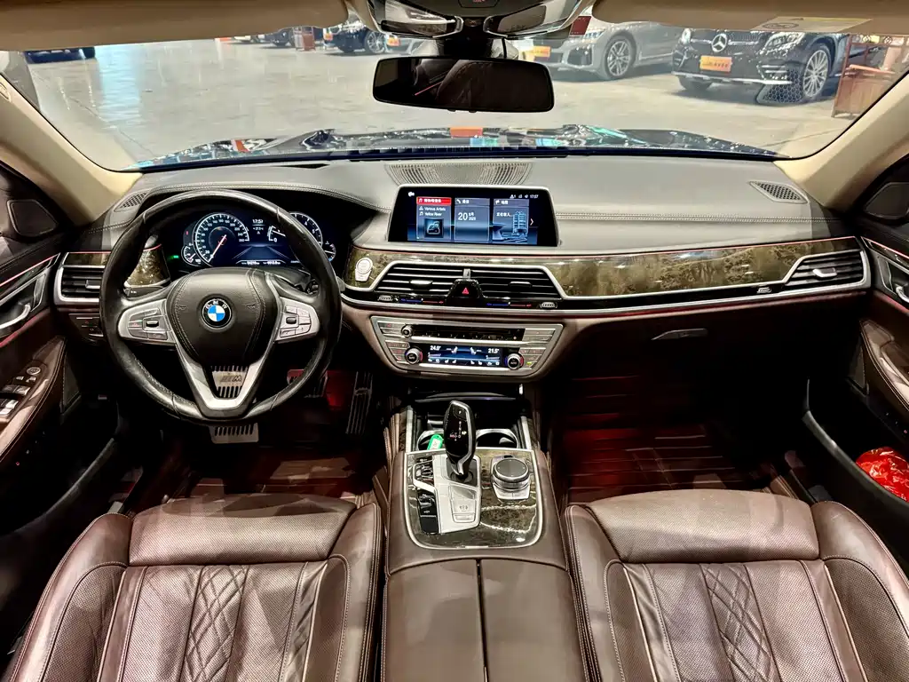 BMW 7 Series 2019 — фото 6