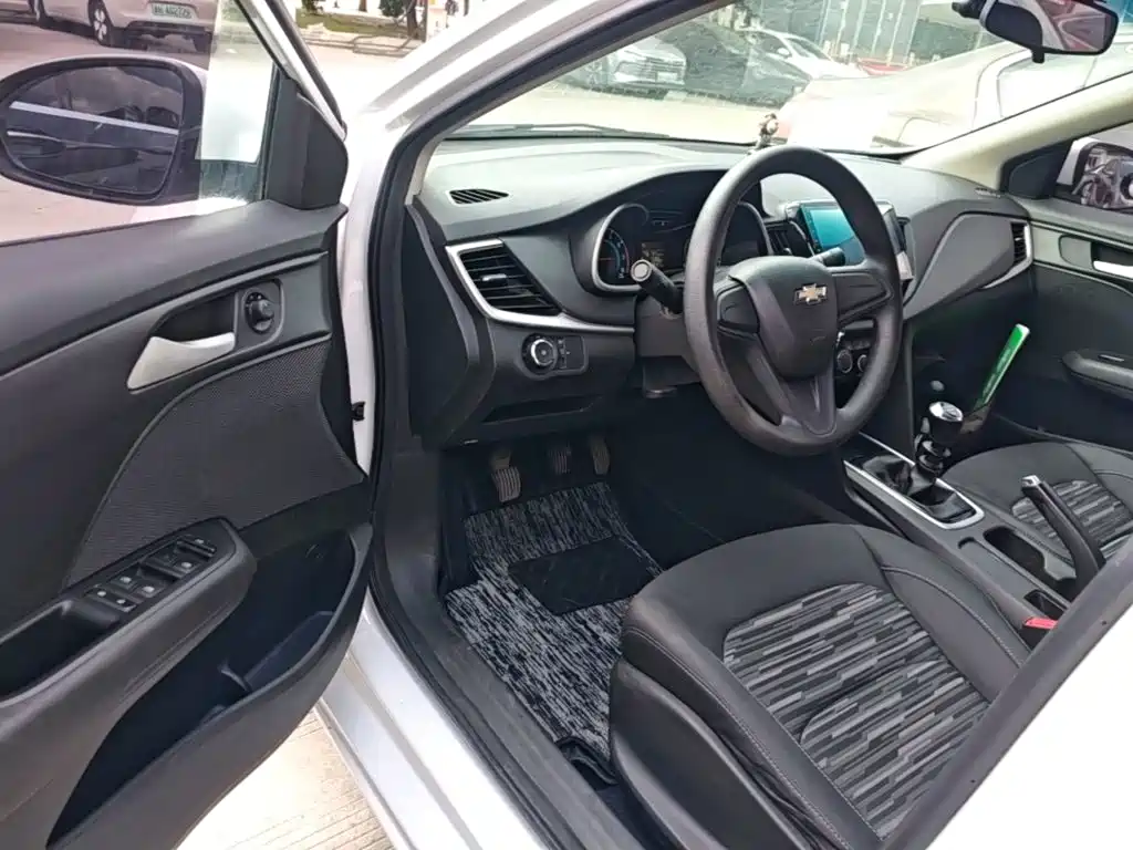 Chevrolet Cavalier 2017 — фото 16