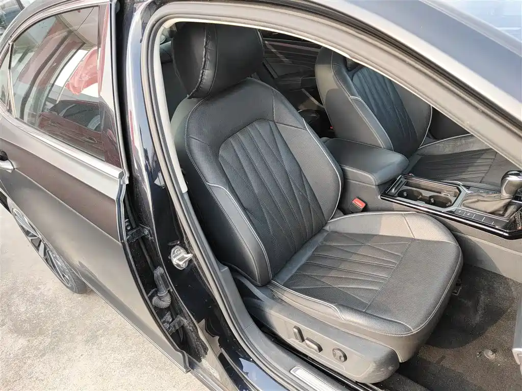 Volkswagen Passat 2023 — фото 20