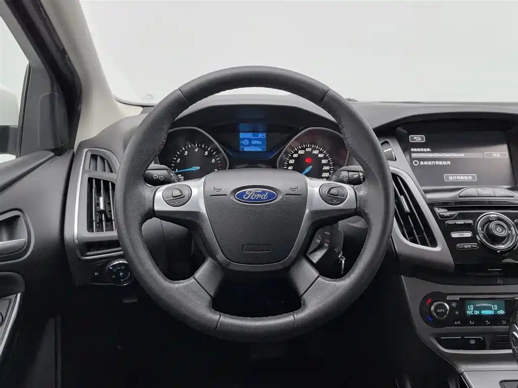 Ford Focus 2014 — фото 11