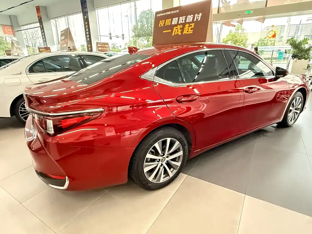 Lexus ES 2020