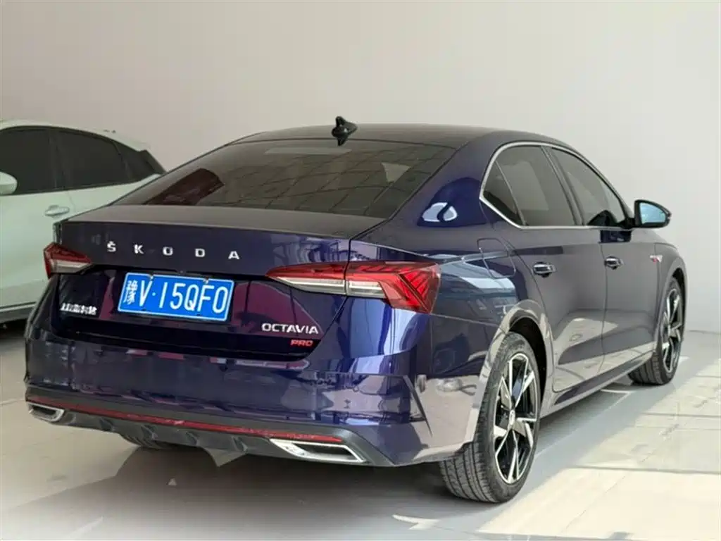 Skoda Octavia 2023 — фото 4